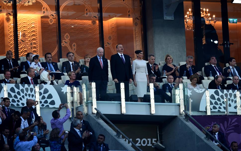 Al centro il presidente dell&#39;Azerbaijan, Ilham Aliyev con la first lady e Patrick Hickey, presidente Comitato olimpico europeo (Getty Images)